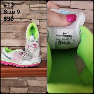 Women's Nike Shoes Size 9